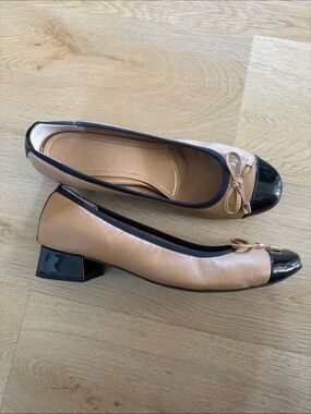 Vionic Two-Tone Nude and Black Patent Cap-Toe Ballet Flats - Size 9